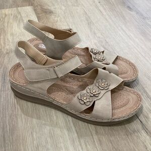 NEW Women’s Shibever Flower Sandals